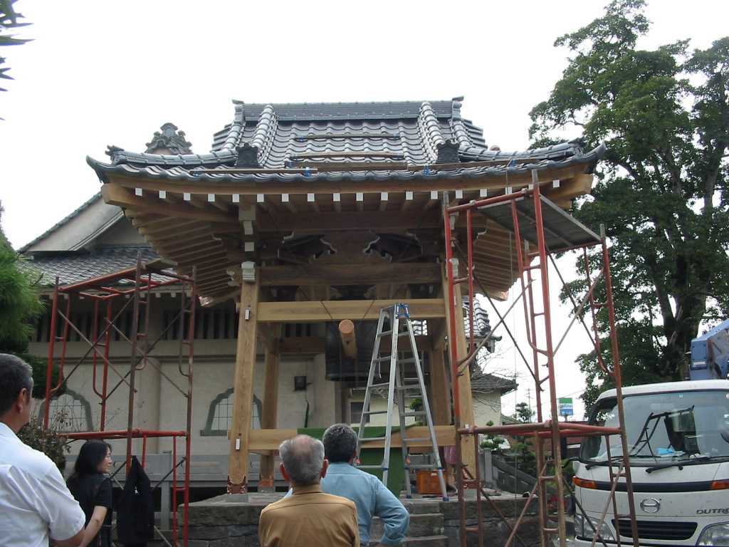 熊本の屋根瓦専門店・(有)岡本シンホウ産業の社寺(お寺)や伝統建築の瓦屋根工事